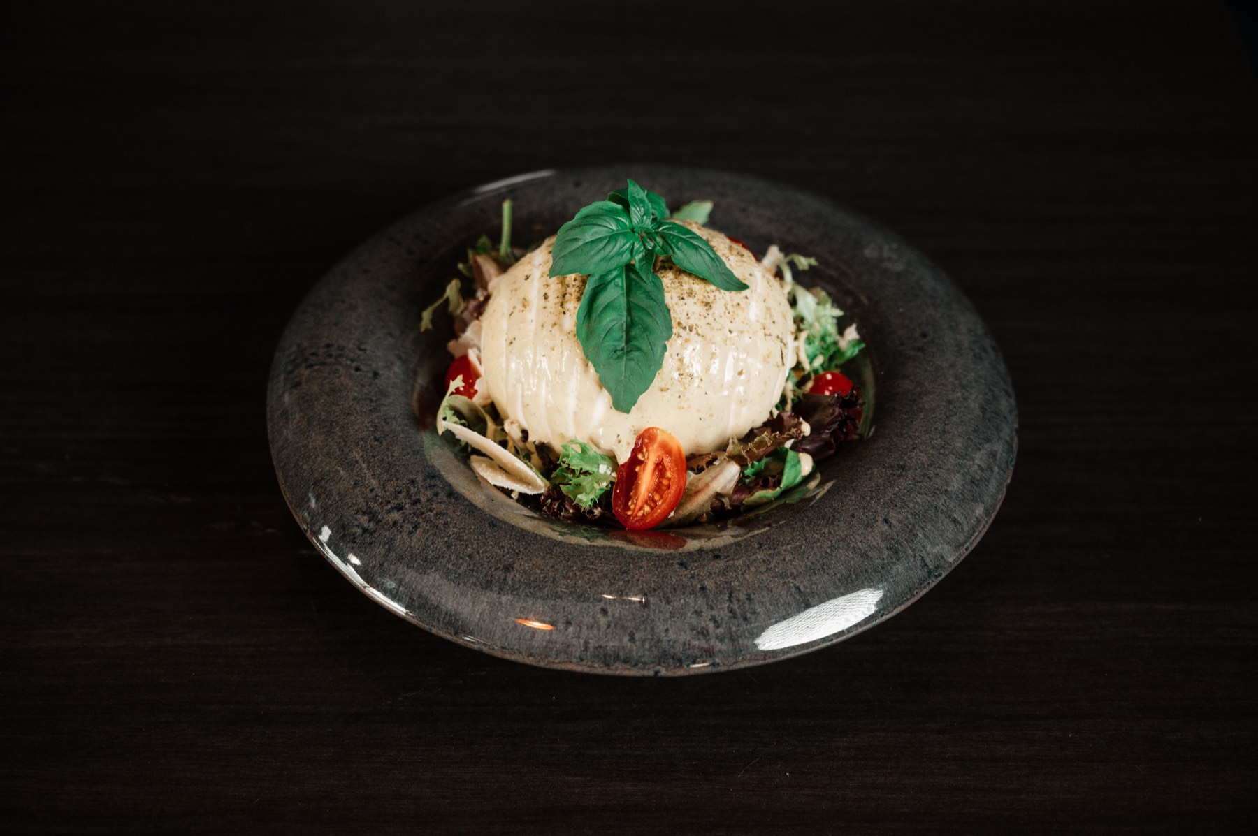 Salade de burrata au basilic frais